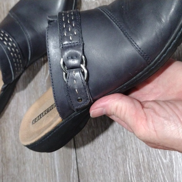 Clarks Collection dark blue leather mules. Size 8 - Picture 5 of 10